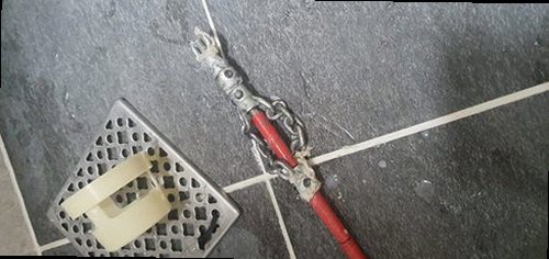 청주시 서원구 하수구막힘 배관 흐름과 이물질 위치를 단계적으로 점검하는 모습